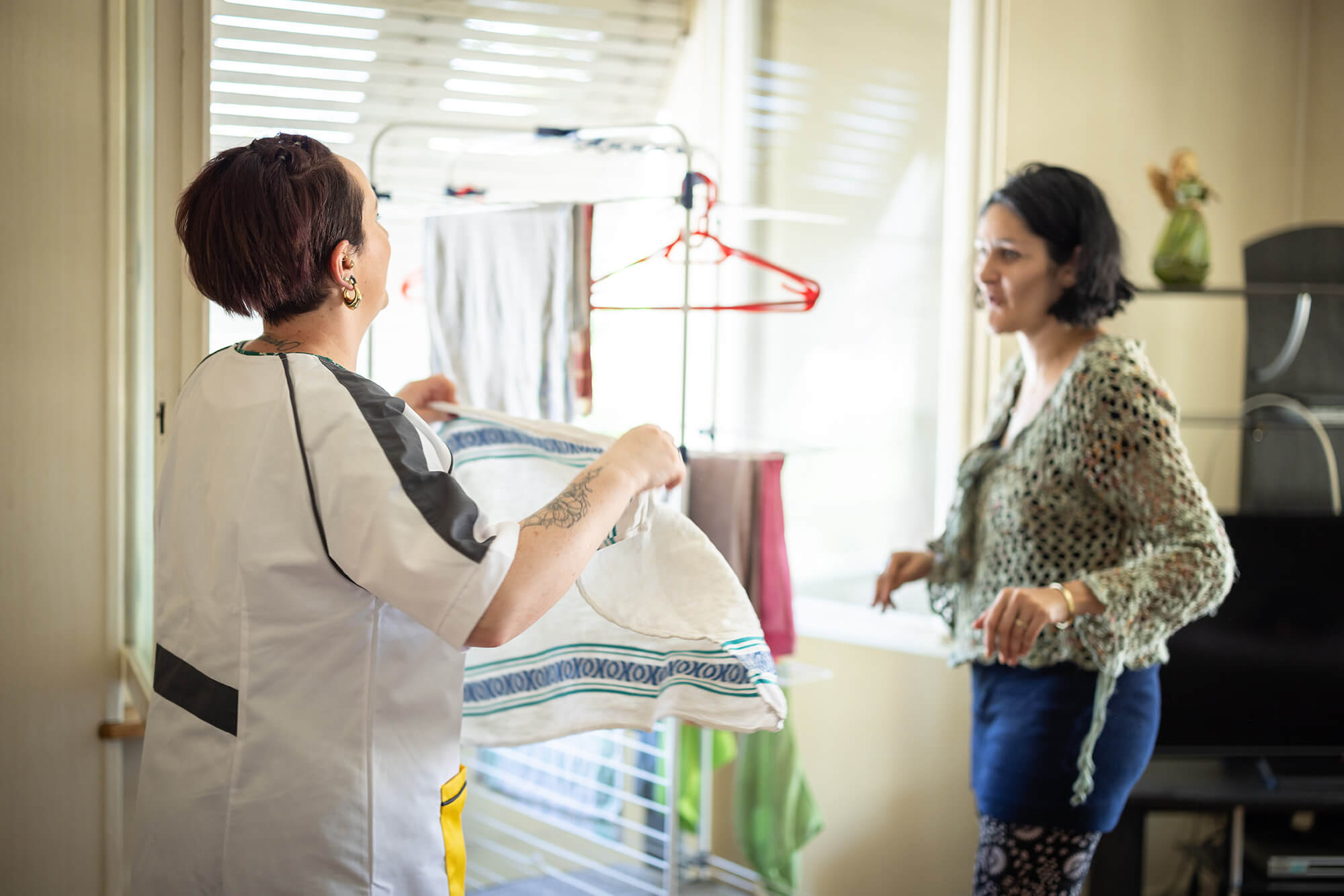 amaelles recrute des retraités, infirmiers, aides soignants, auxiliaires de vie pour aider les personnes âgées